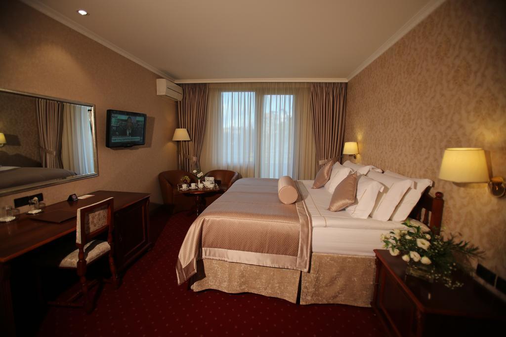 Grand Hotel & Spa Tirana Exterior photo